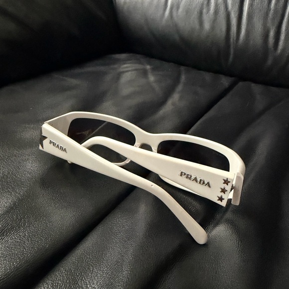 vintage Prada sunglasses - Picture 3 of 6